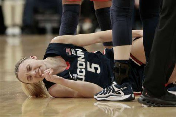 Paige Bueckers injury is brutal blow to UConn, college basketball