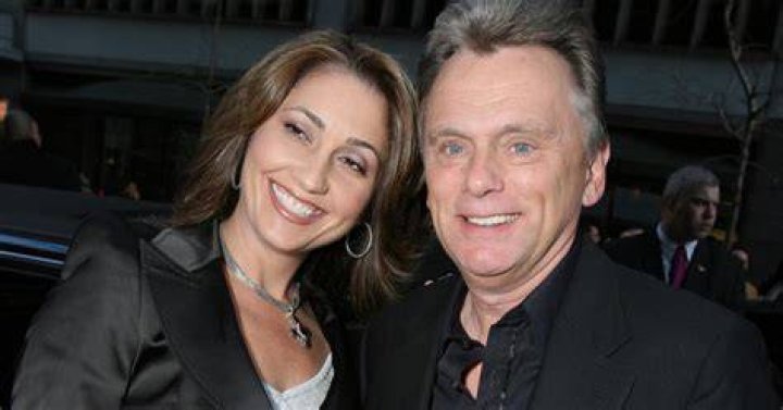 Pat Sajak Frau Treffen Sie Lesly Brown und lernen Sie sie kennen bend
