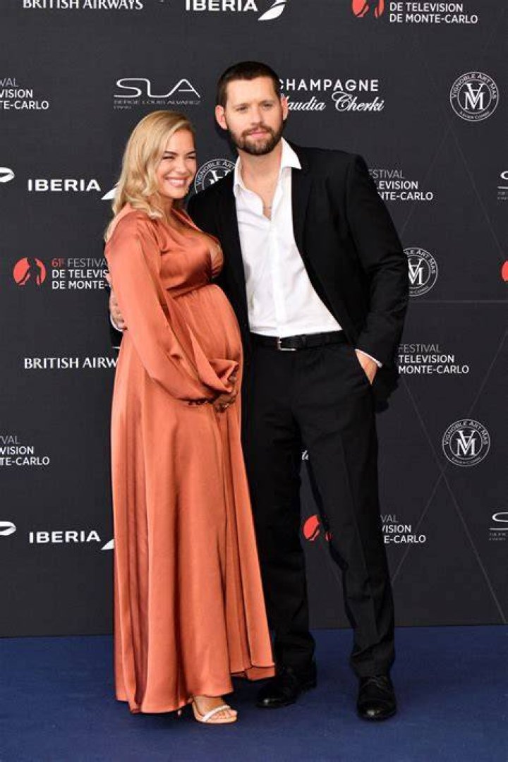 Photo Luke Kleintank et sa compagne au photocall de la cérémonie d