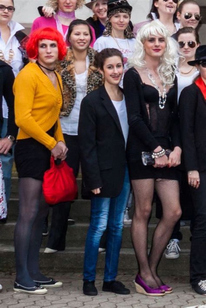 Pin de Tinne Alberts en crossdressing gurls and girls Mujeres, Esposa