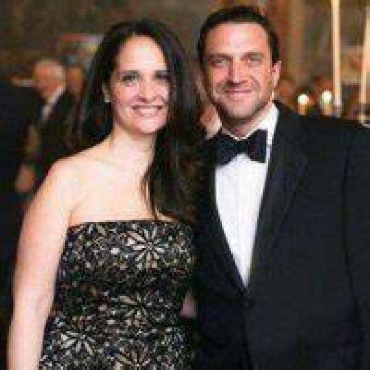 Raul Esparza Wiki Bio, Wife, Brother, Family, Father, Daughter