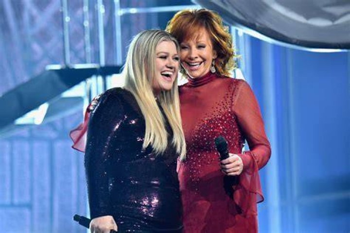 Reba McEntire & Kelly Clarkson's Sweet Friendship E! News