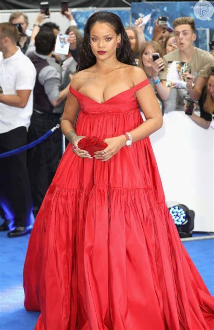 Rihanna usou uma lingerie maravilhosa em um evento e mostrou que &eacute; a