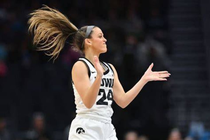 Riverside Casino hosts Hawkeyes star Gabbie Marshall for meet & greet