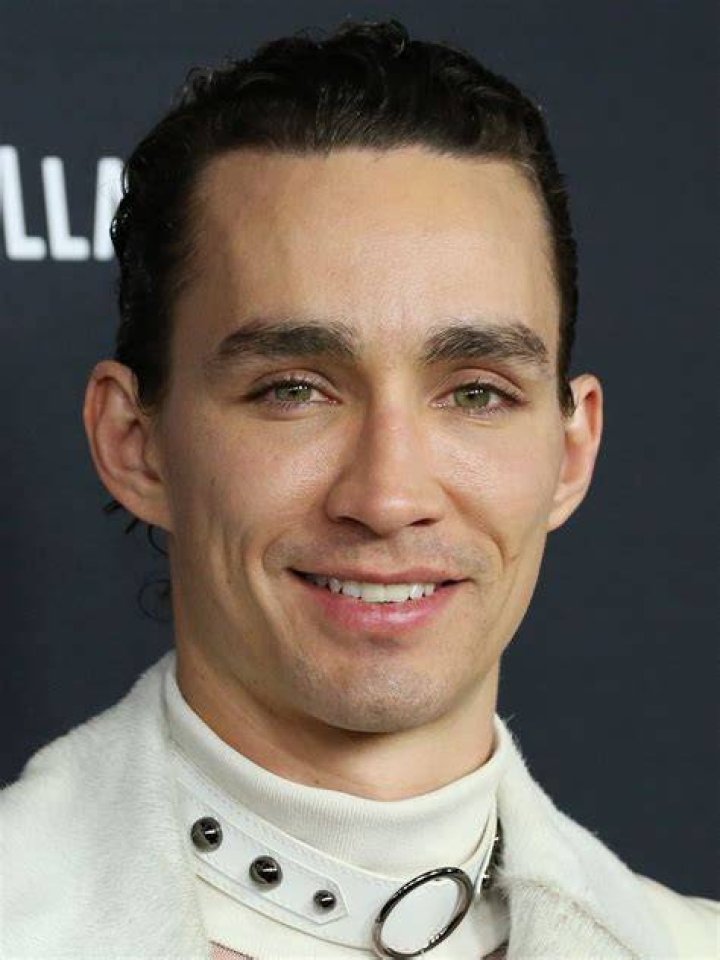 Robert Sheehan Movies, Bio and Lists on MUBI