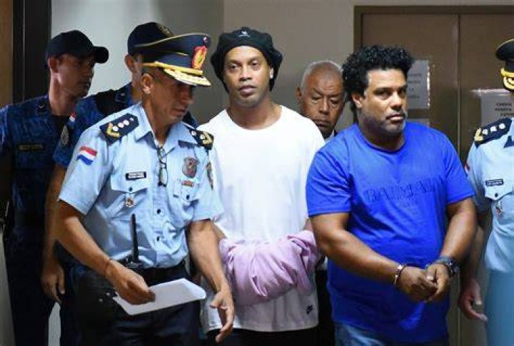 Ronaldinho still in detention four days after arrest for alleged fake
