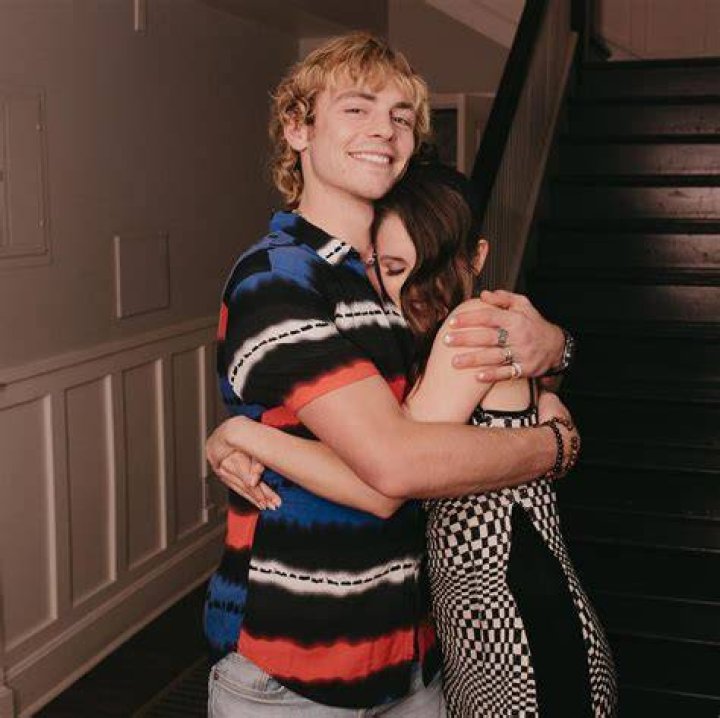 Ross Lynch, Laura Marano 'Austin & Ally' Dating Rumors Explained