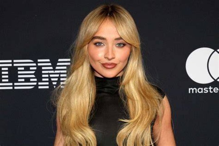 Sabrina Carpenter a lansat singleul „Skinny Dipping” WeLoveMusic
