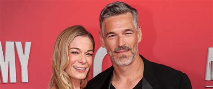 See LeAnn Rimes and Eddie Cibrian's Adorable Holiday Card With His Kids