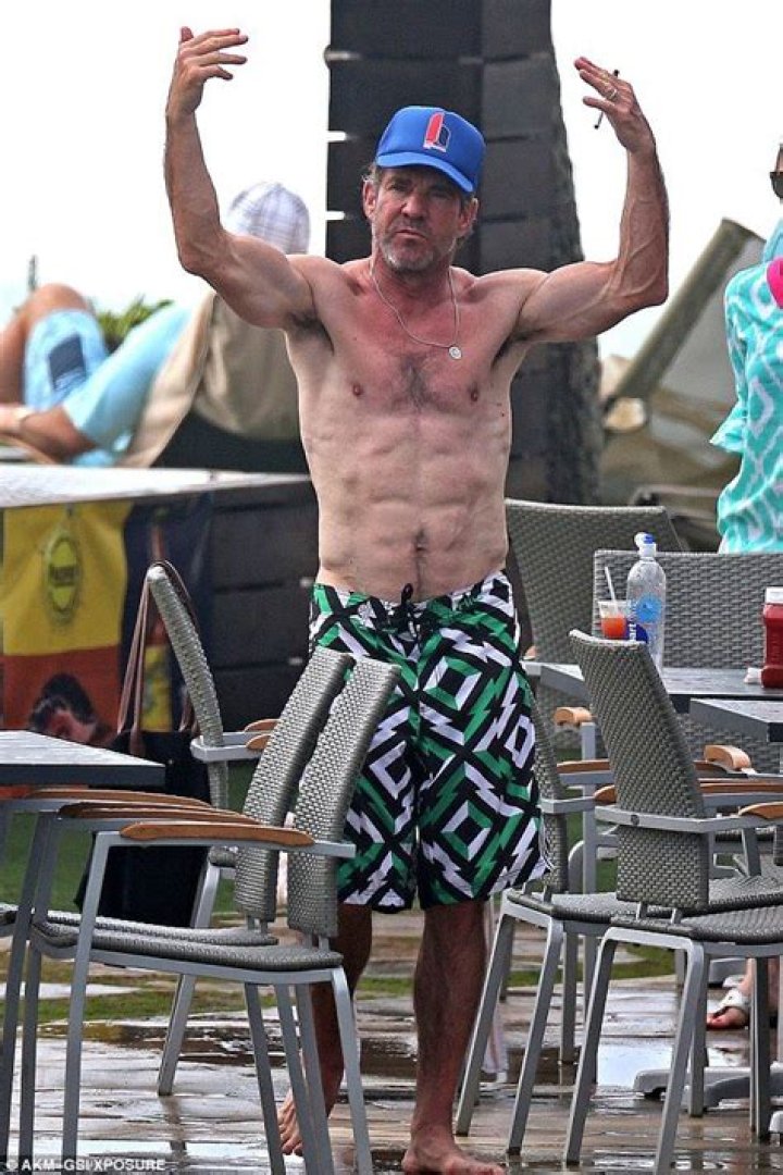 Shirtless Dennis Quaid, BikiniClad Girlfriend Laura Savoie in Hawaii