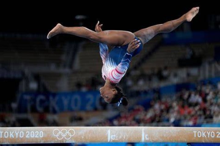 Simone Biles' photo with Shaquille O'Neal reaches new viral heights