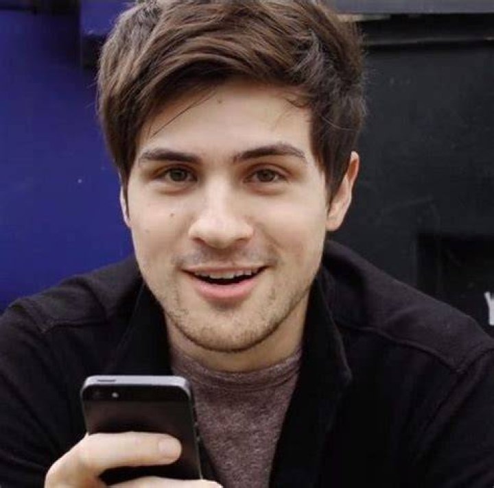 Smosh Weight Height Hair Color Eye Color Body Stats