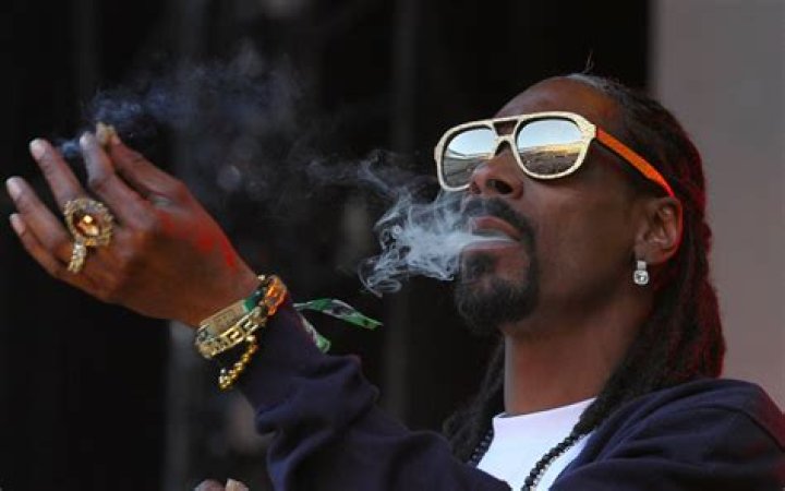 Snoop Dogg's favorite latenight munchies are hardboiled eggs &mdash; served