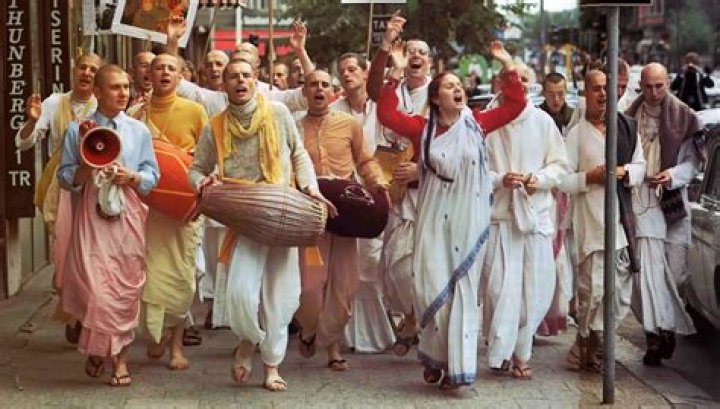 Street Sankirtana (Chanting Hare Krishna) Back to Godhead