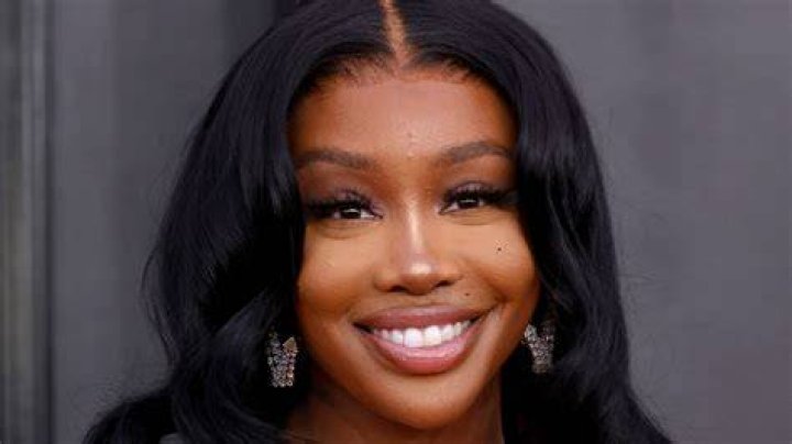 SZA Calls Her Latest Manicure &ldquo;Mild Hoochie," and You Know What? I Love
