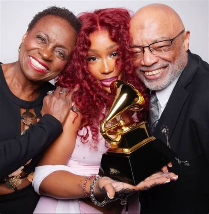 SZA with her parents and Leslie Jones. Leslie Jones, Black Barbie