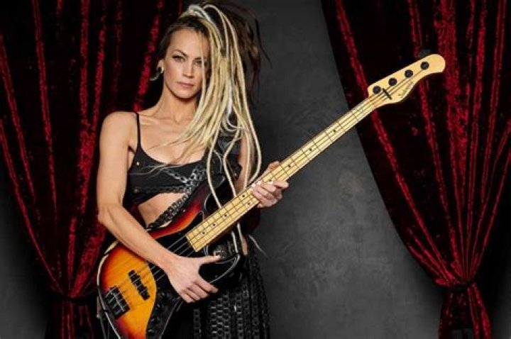 Tanya O' Callaghan (Ireland) Bassist, Bass player, Guitar lovers