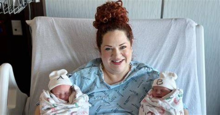 Texas twins born in different years celebrate first birthday