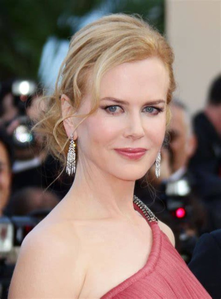 The Australian beauty Nicole Kidman is 5ft 10 ½ (1.79 m) tall Nicole
