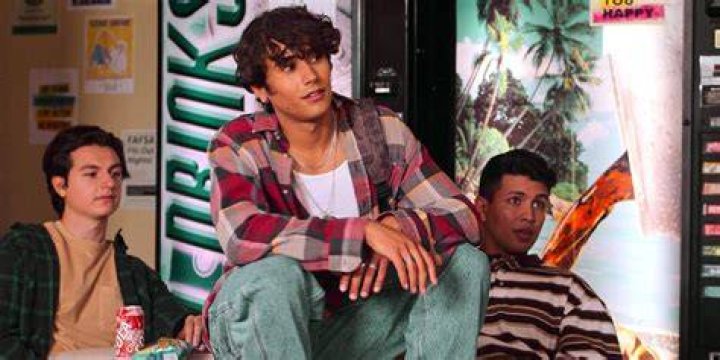 The Ultimate Guide To Ethan From "Never Have I Ever" Season 3