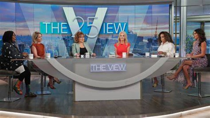 The View fans think cohost Sara Haines&rsquo; husband Max Shifrin is &lsquo;hot