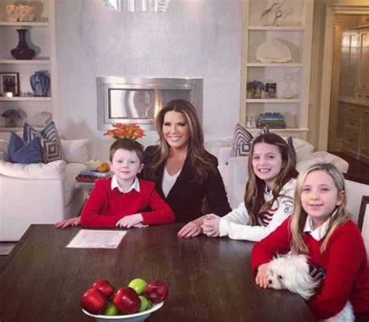 Trish Regan Bio, Family, Career, Husband, Net Worth, Measurements