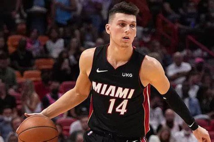 Tyler Herro's gilrfriend Katya Elise Henry shows off her stunning body