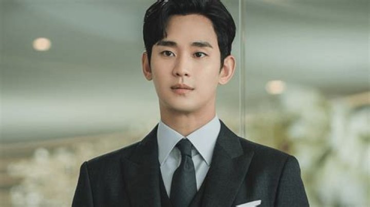 Ultimate Guide To Kim Soo-hyun: Biography, Movies, And Net Worth