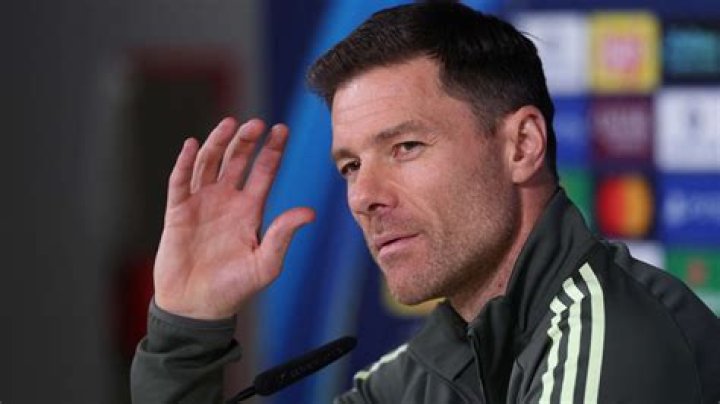 Vid&eacute;o Xabi Alonso f&ecirc;tait ses 31 ans avec son fils Jontxu le 25