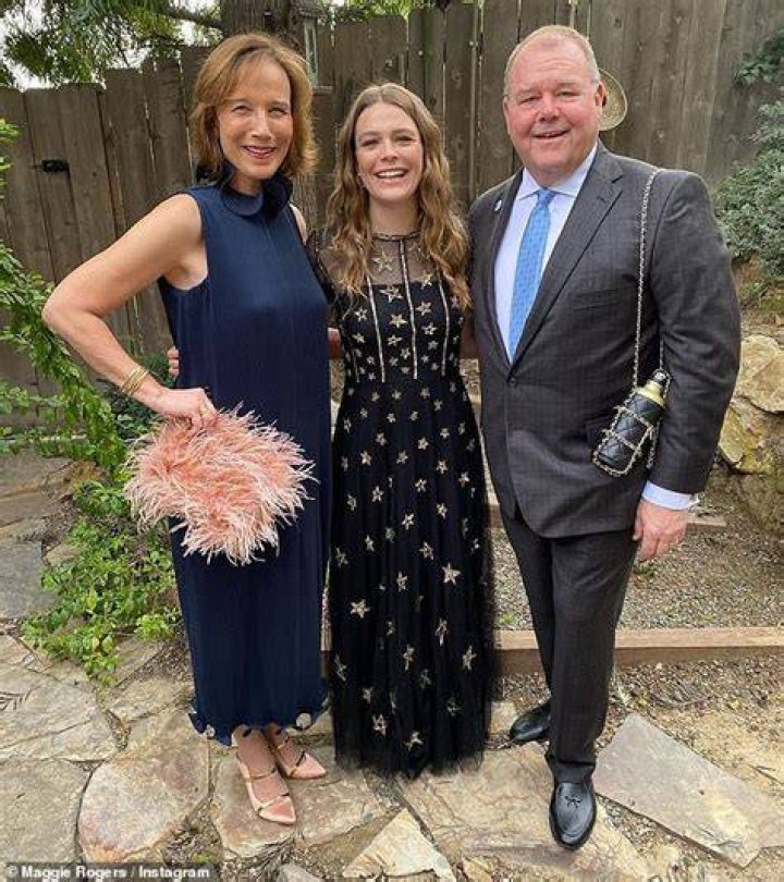 Who Are Maggie Rogers Parents? Family And Net Worth