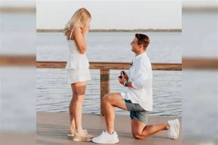 Who is the girlfriend of teenage tennis sensation Carlos Alcaraz?
