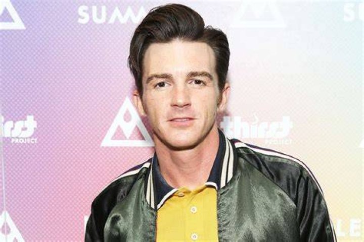 Why Drake Bell Won't Blame Past 'Traumas' in 'Moments of Weakness