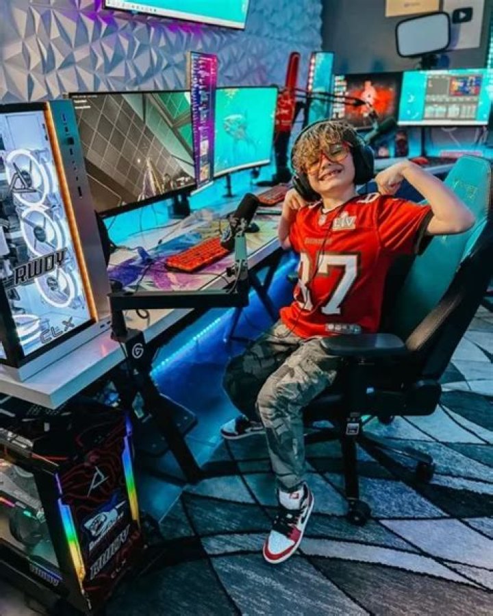 YouTube Millionaires Eightyearold Rowdy Rogan wants to be the world
